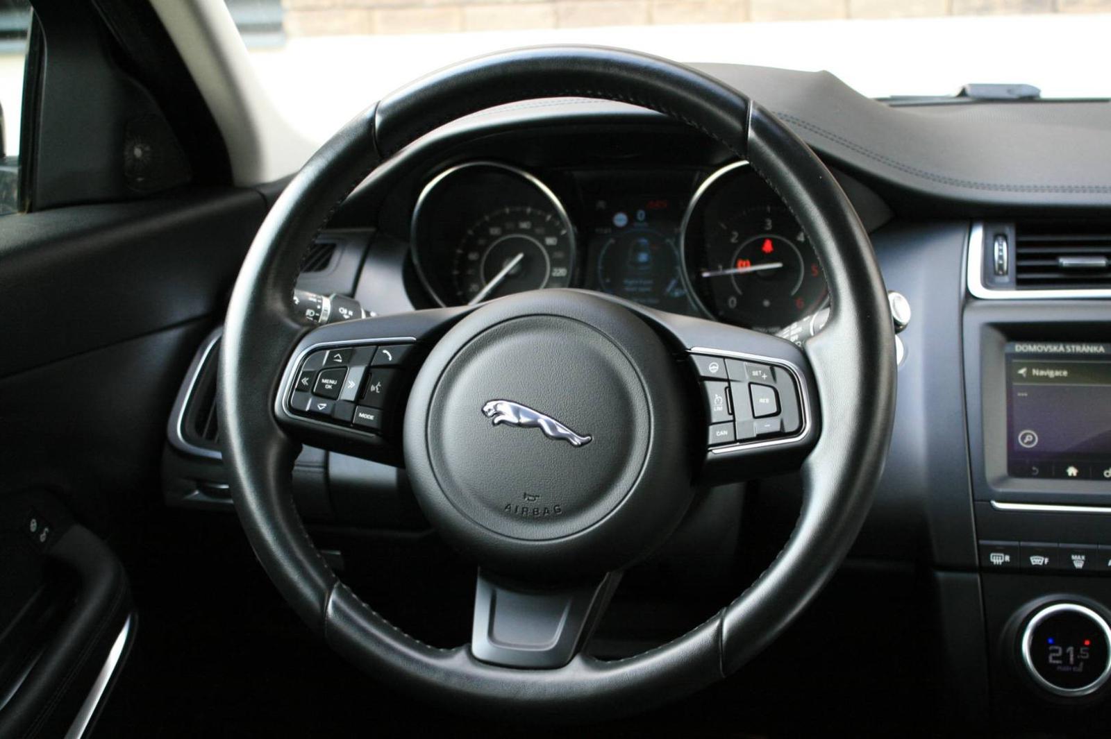 Jaguar E-Pace 2.0 I4 R-Dynamic Base AWD A/T