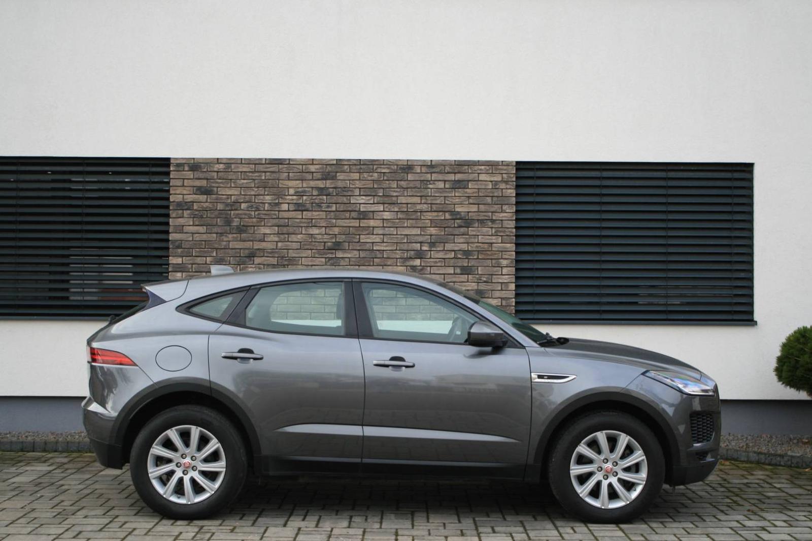Jaguar E-Pace 2.0 I4 R-Dynamic Base AWD A/T