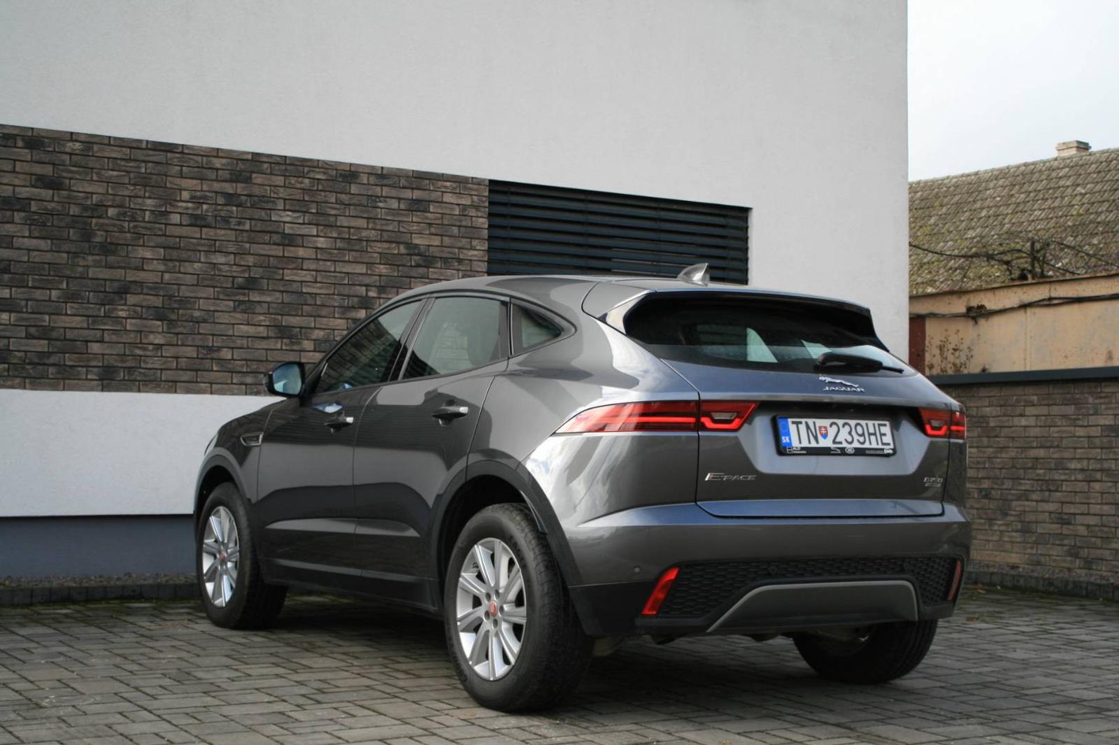 Jaguar E-Pace 2.0 I4 R-Dynamic Base AWD A/T