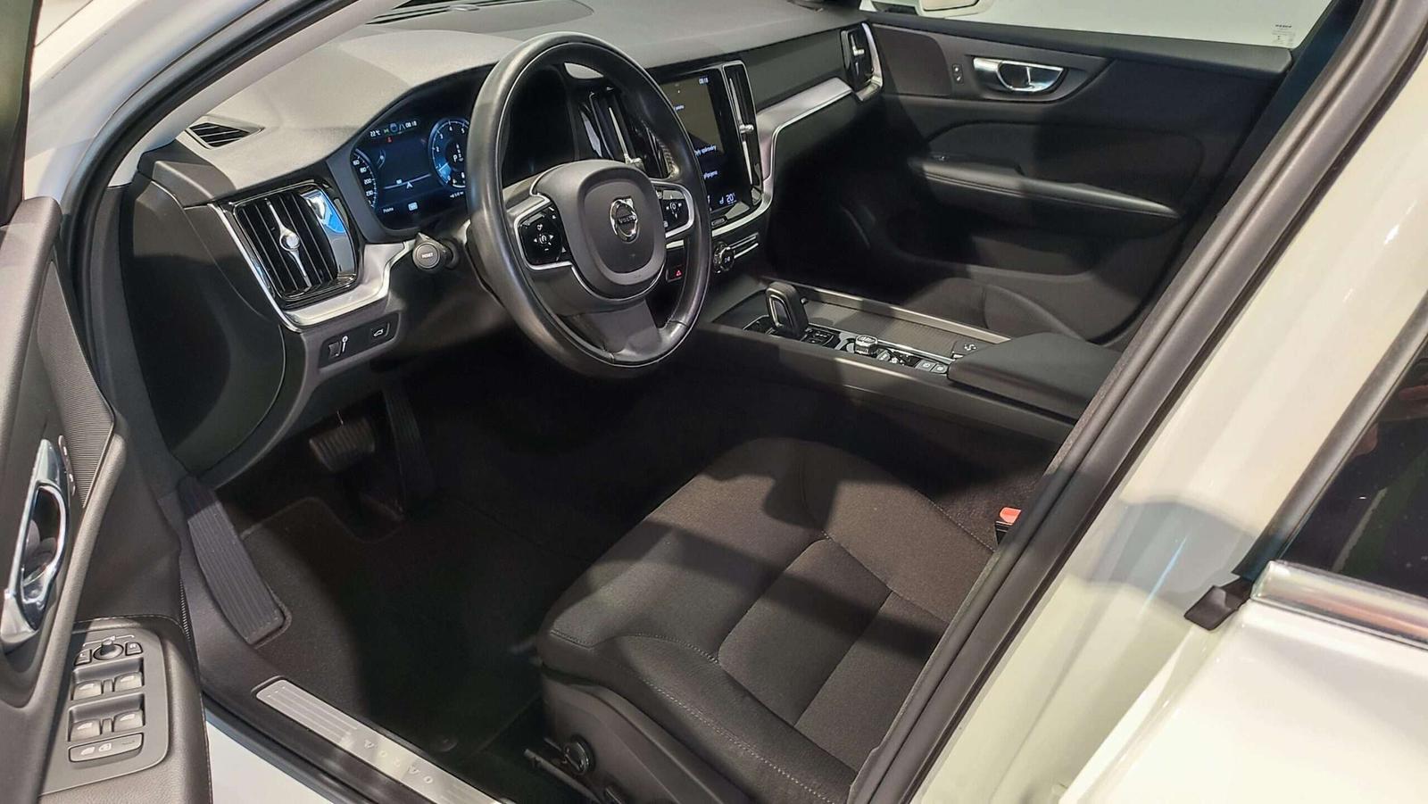 Volvo V60 B3(P) 163PS AT8 Momentum Pro