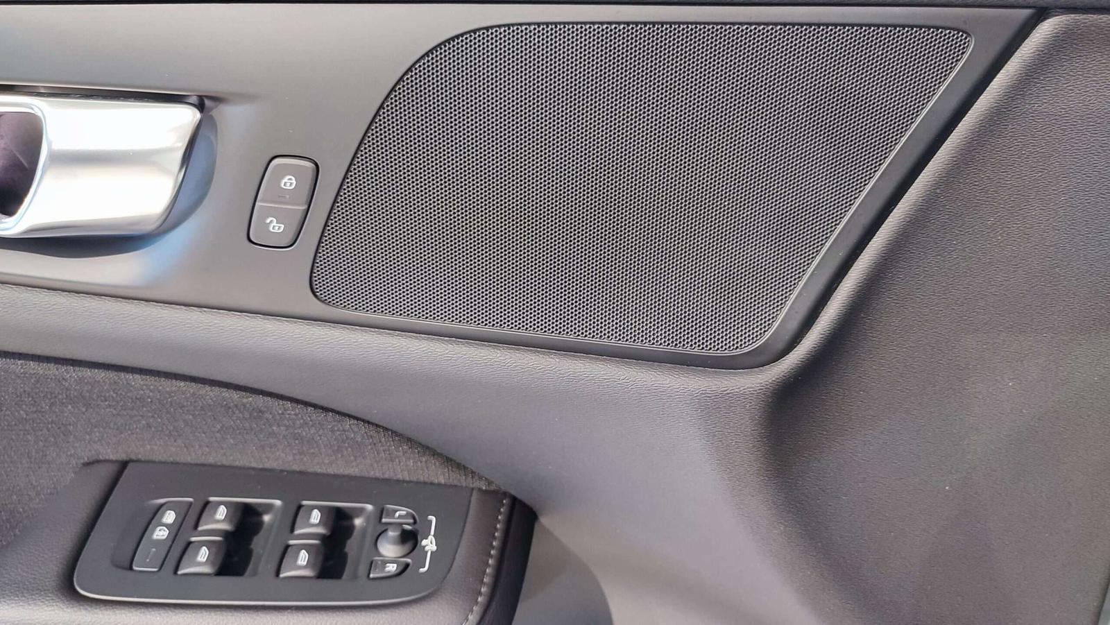 Volvo V60 B3(P) 163PS AT8 Momentum Pro