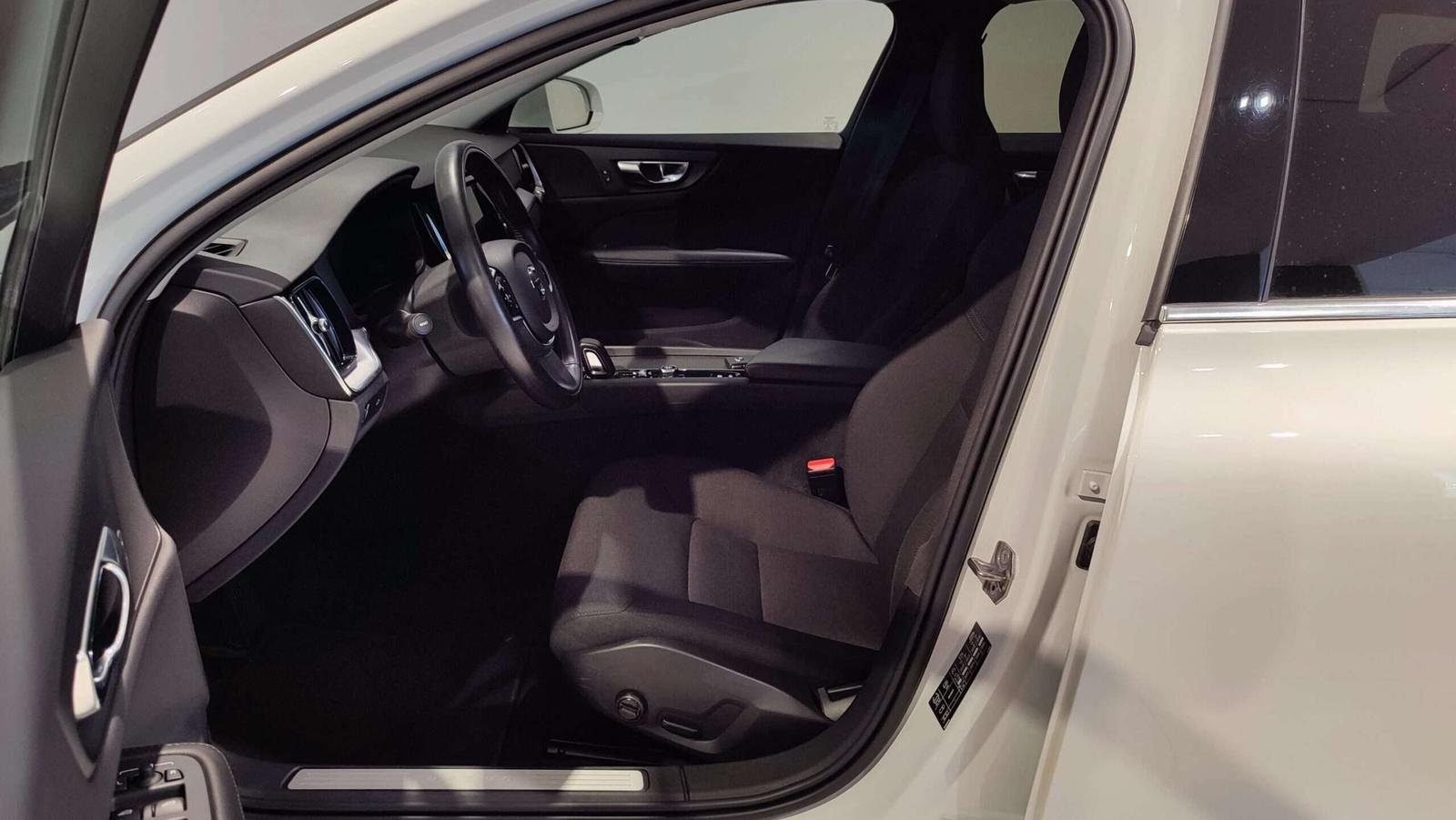 Volvo V60 B3(P) 163PS AT8 Momentum Pro