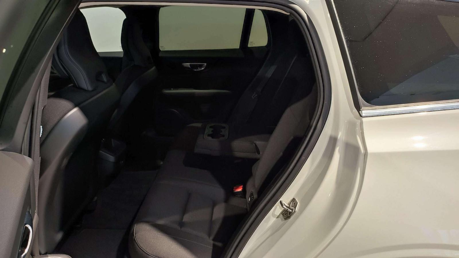 Volvo V60 B3(P) 163PS AT8 Momentum Pro