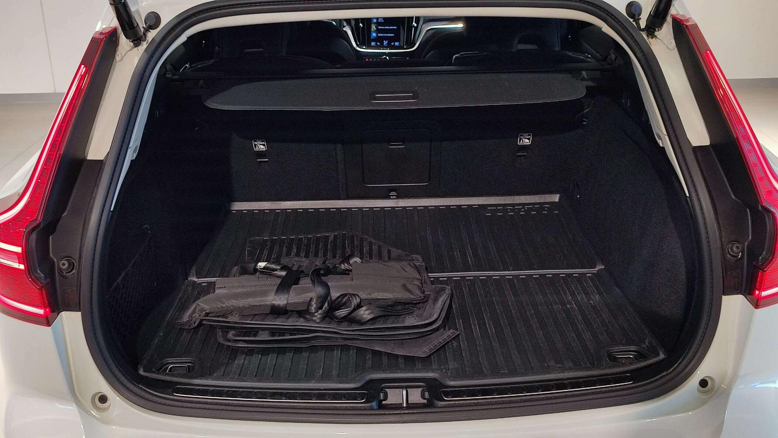 Volvo V60 B3(P) 163PS AT8 Momentum Pro