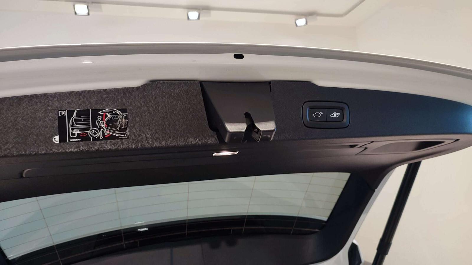 Volvo V60 B3(P) 163PS AT8 Momentum Pro