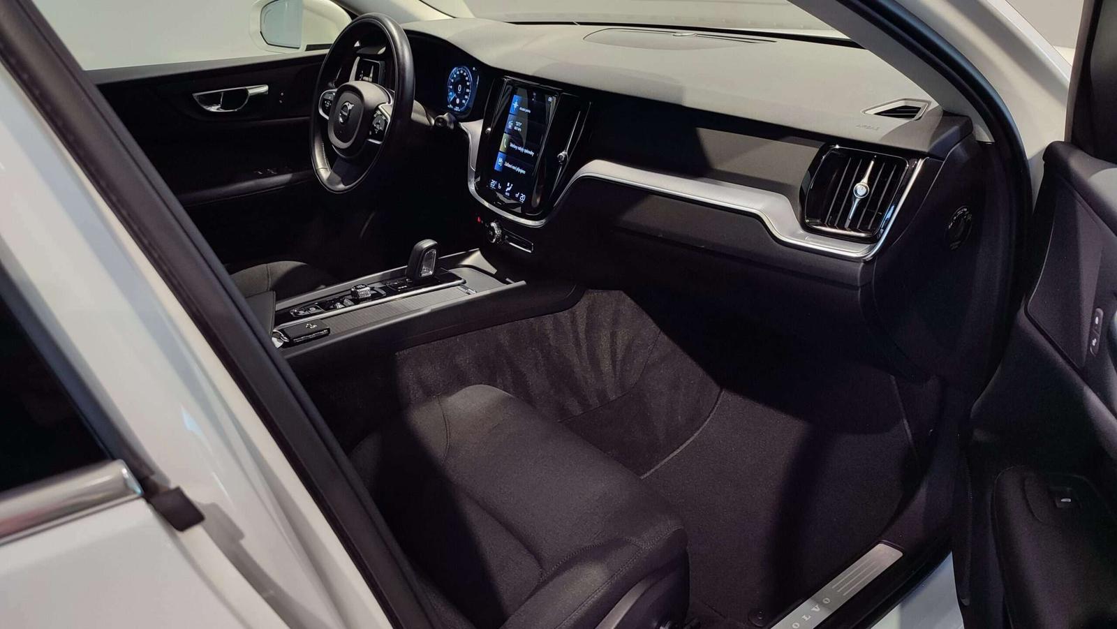 Volvo V60 B3(P) 163PS AT8 Momentum Pro