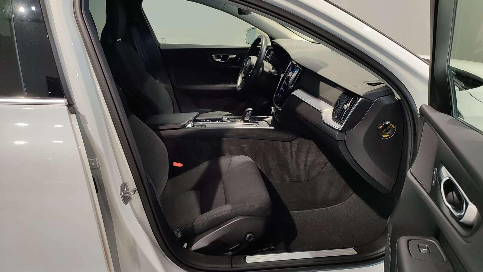 Volvo V60 B3(P) 163PS AT8 Momentum Pro