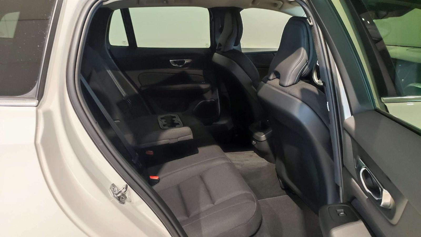 Volvo V60 B3(P) 163PS AT8 Momentum Pro