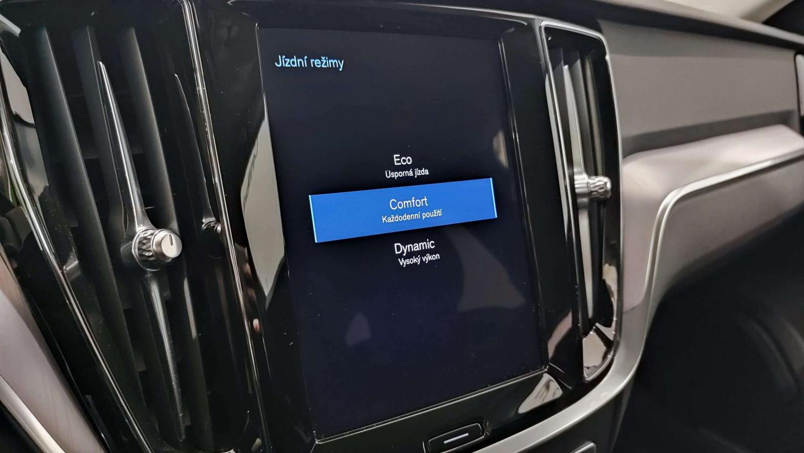 Volvo V60 B3(P) 163PS AT8 Momentum Pro