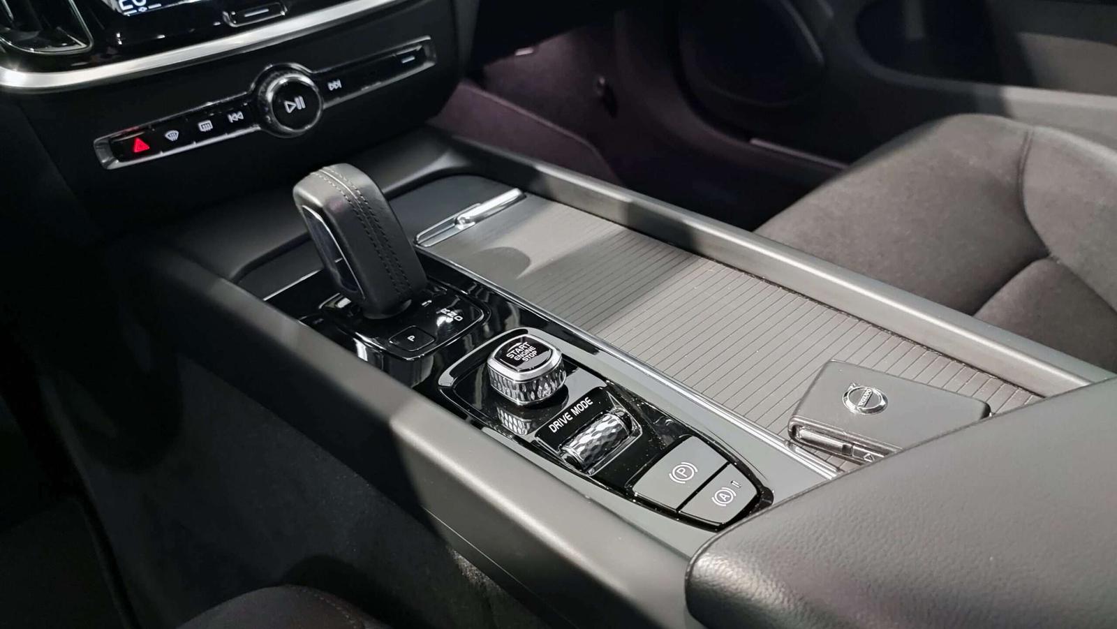 Volvo V60 B3(P) 163PS AT8 Momentum Pro