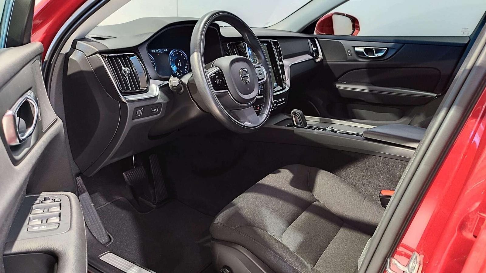 Volvo V60 B3(P) 163PS AT8 Momentum Pro