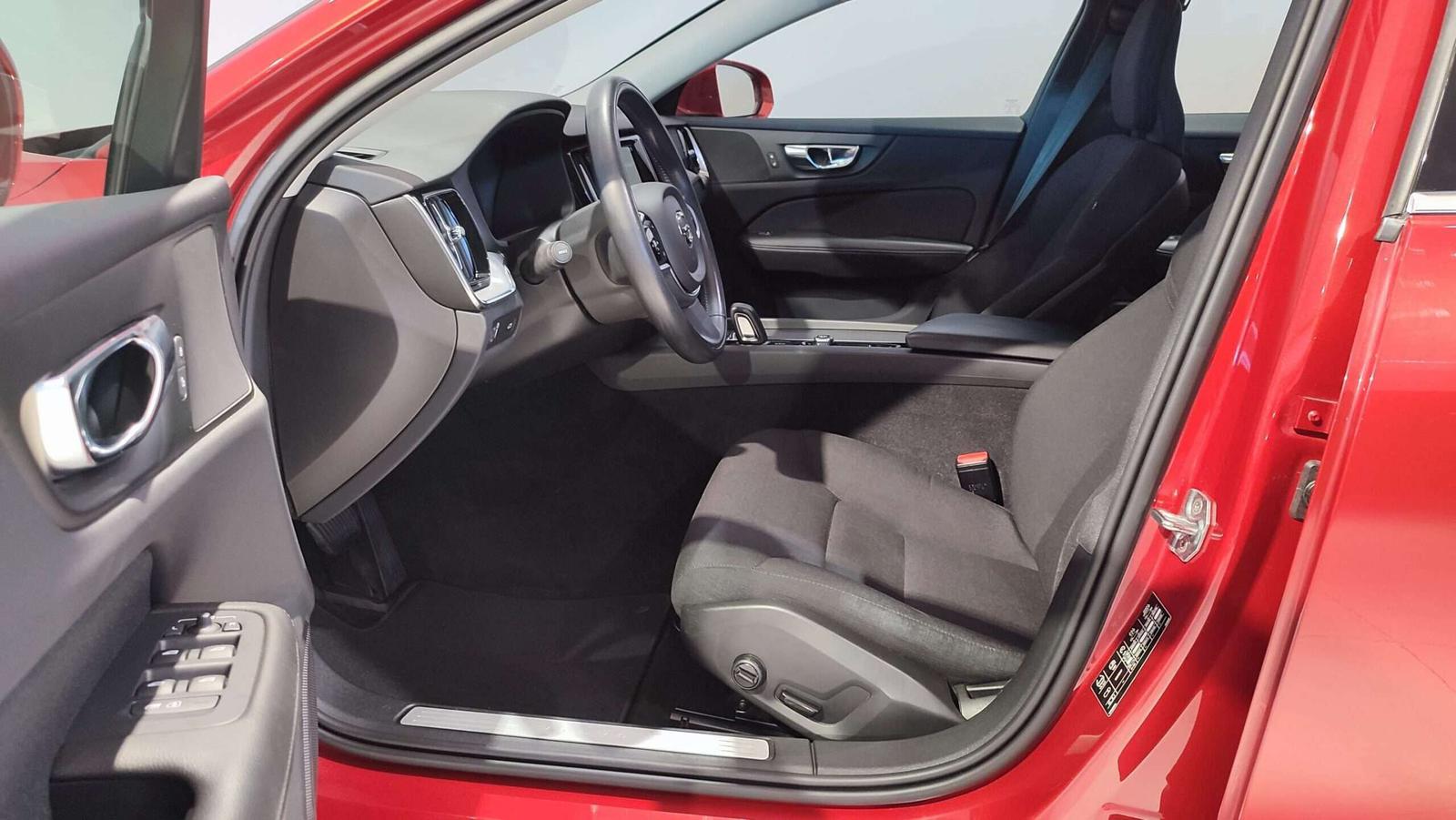 Volvo V60 B3(P) 163PS AT8 Momentum Pro