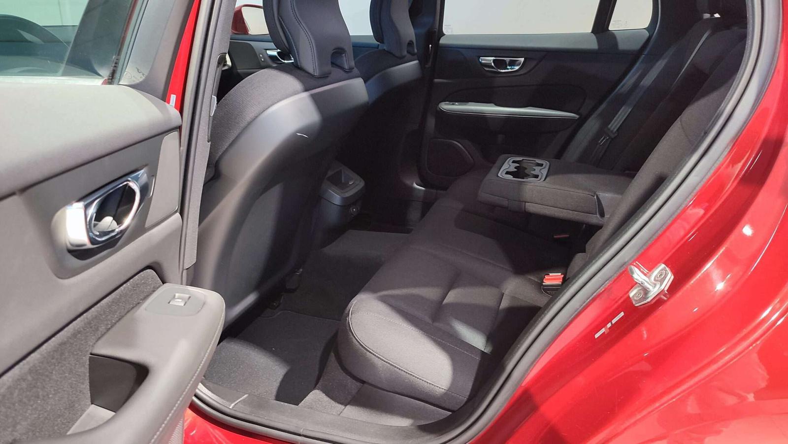 Volvo V60 B3(P) 163PS AT8 Momentum Pro