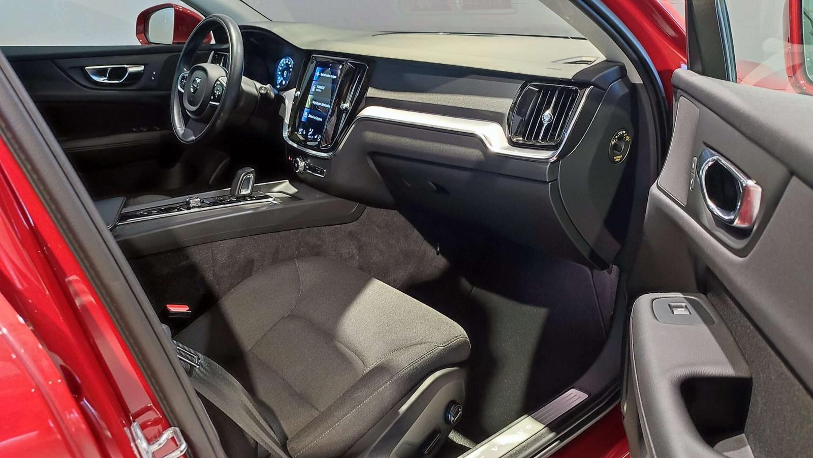 Volvo V60 B3(P) 163PS AT8 Momentum Pro