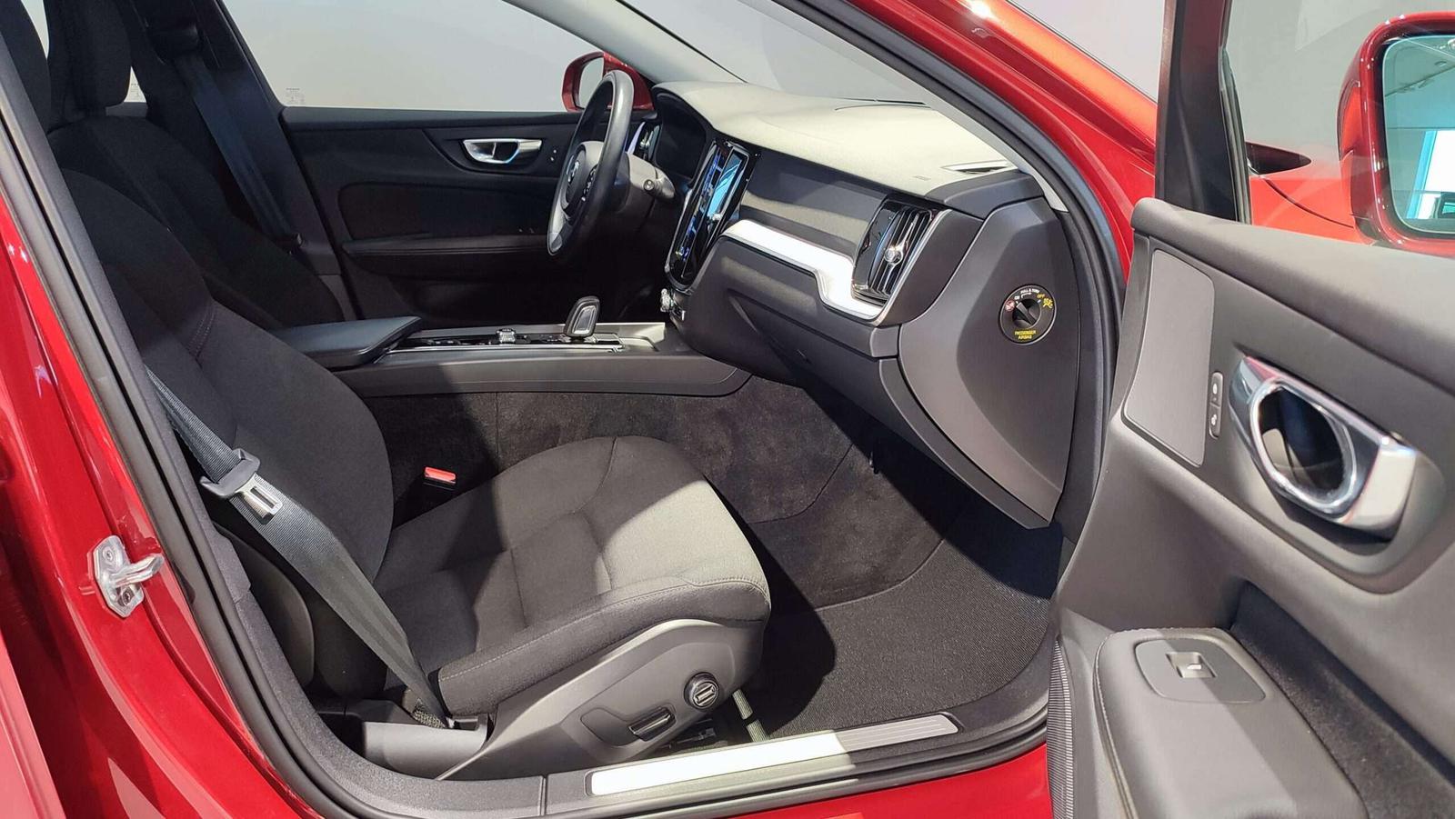 Volvo V60 B3(P) 163PS AT8 Momentum Pro