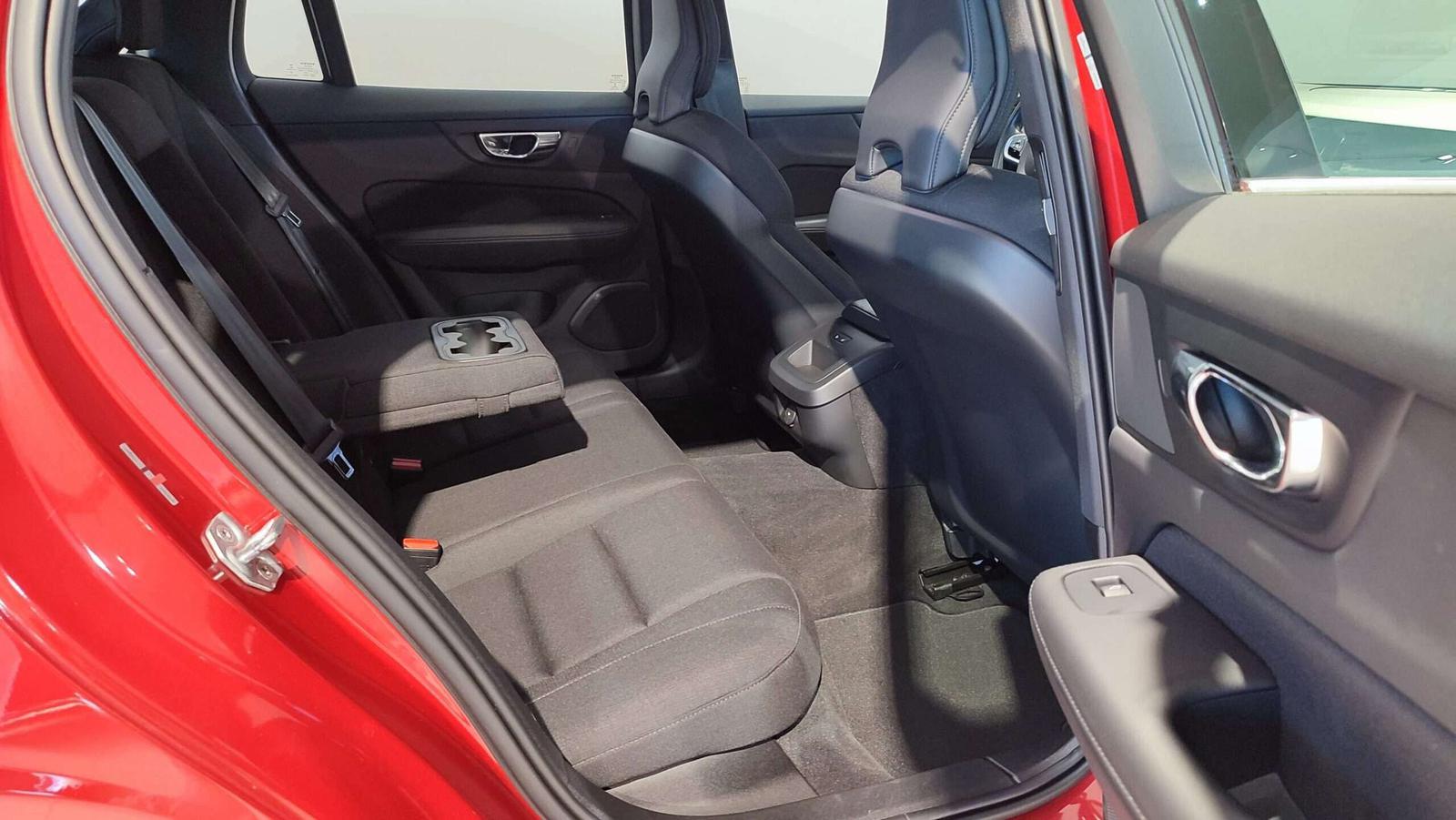 Volvo V60 B3(P) 163PS AT8 Momentum Pro