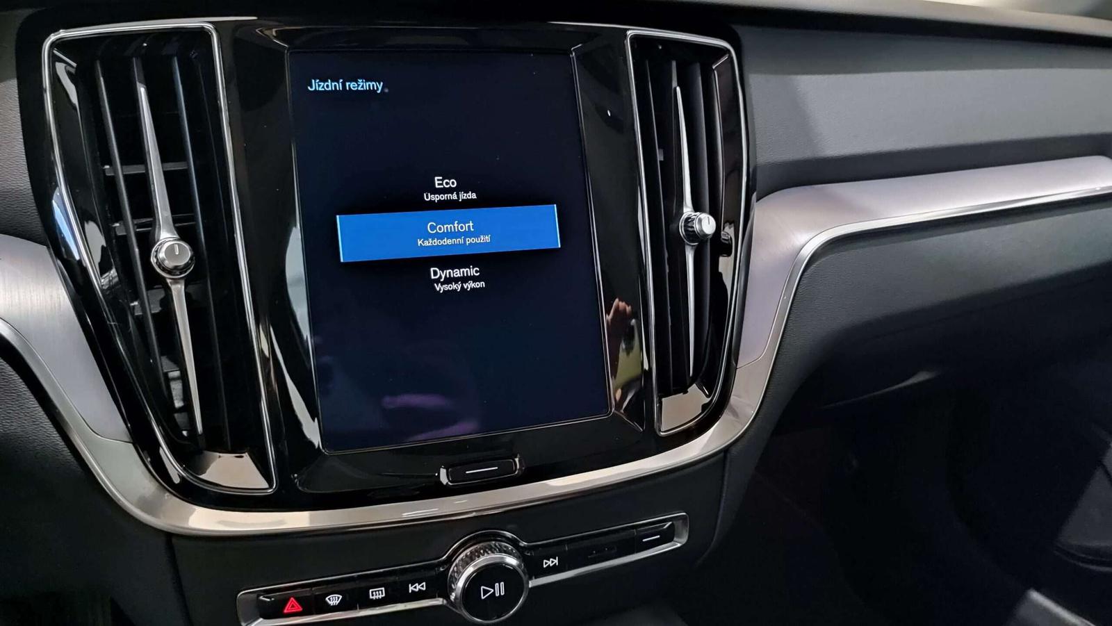 Volvo V60 B3(P) 163PS AT8 Momentum Pro