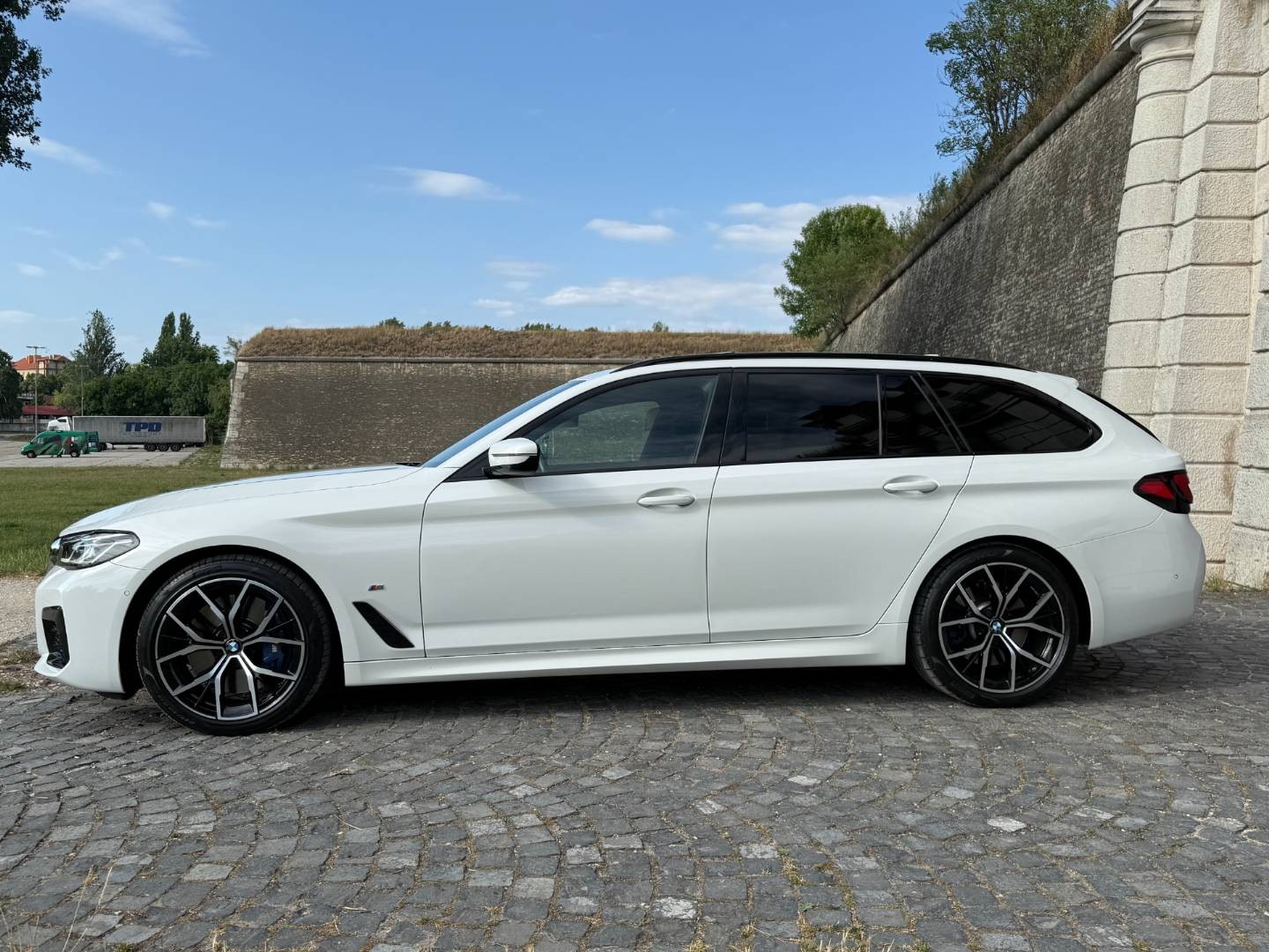 BMW Rad 5 Touring 530d xDrive M+Sport, 210kW,A8,Hybrid-Diesel Zaruke.Mod.2021