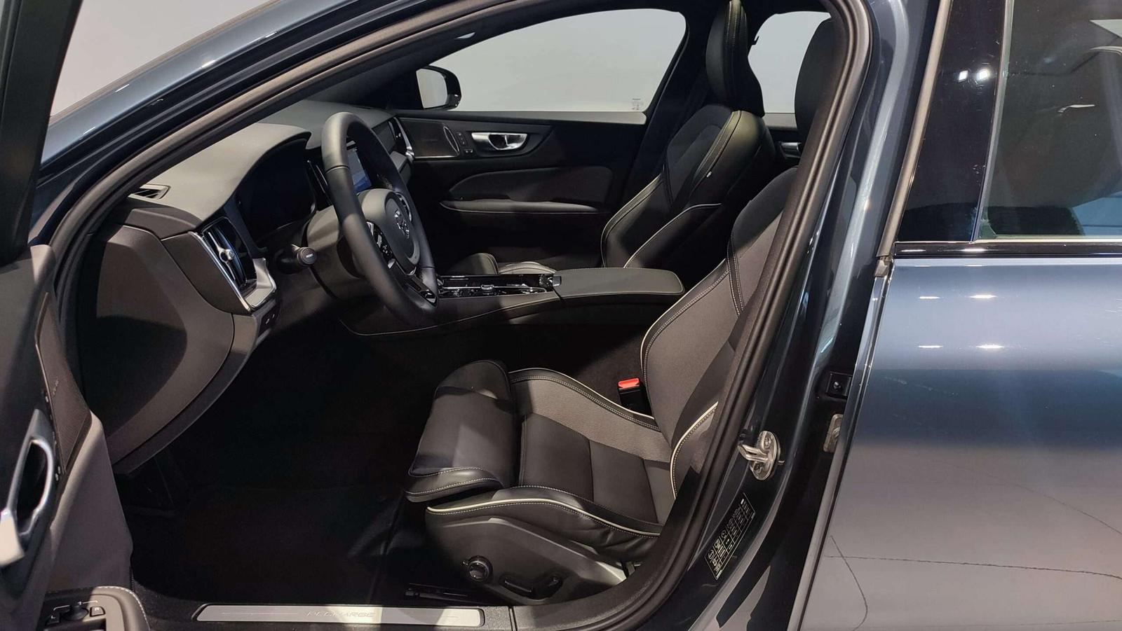 Volvo S60 T6 Recharge 398PS AT8 AWD Plus Dark