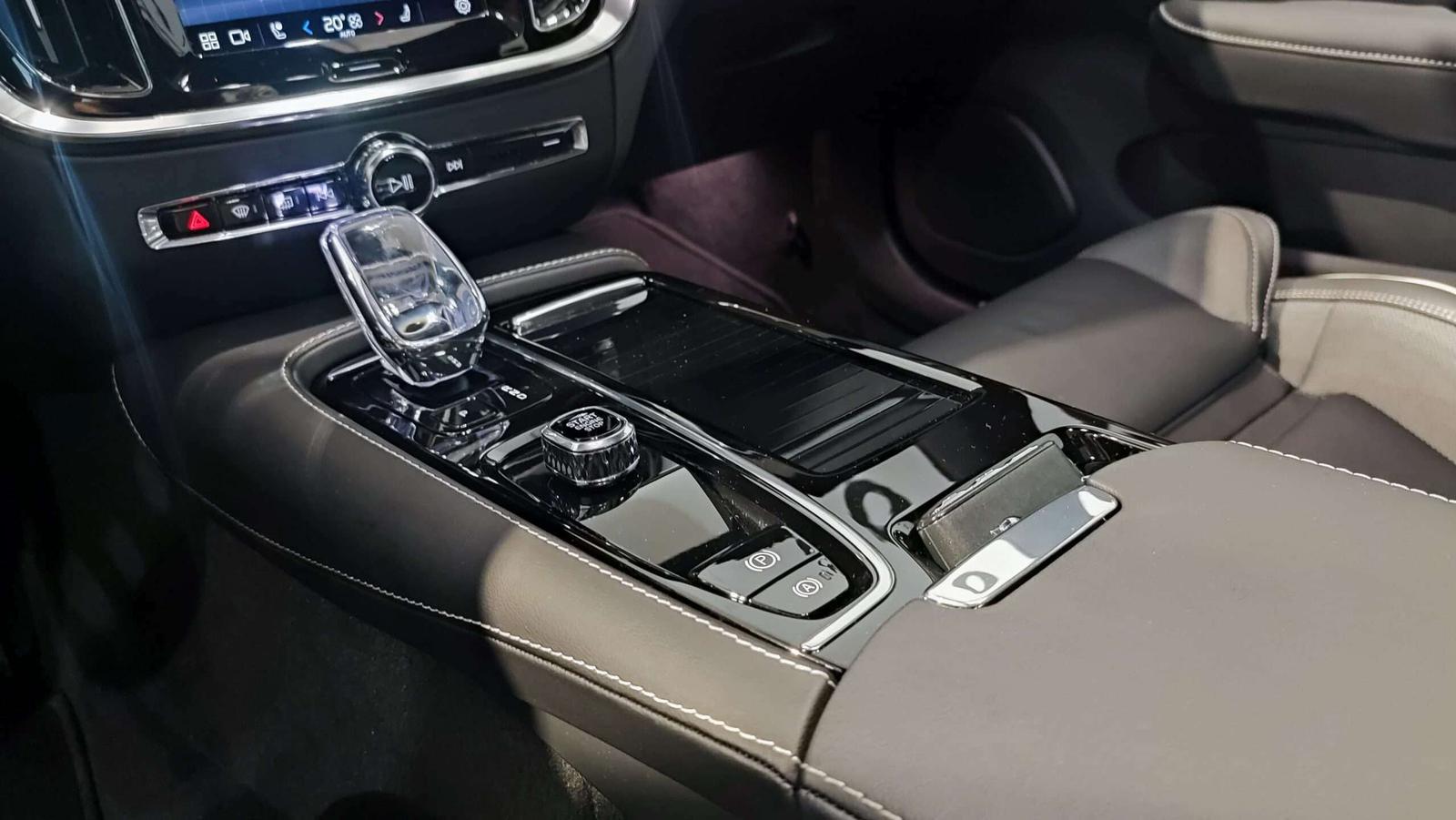 Volvo S60 T6 Recharge 398PS AT8 AWD Plus Dark