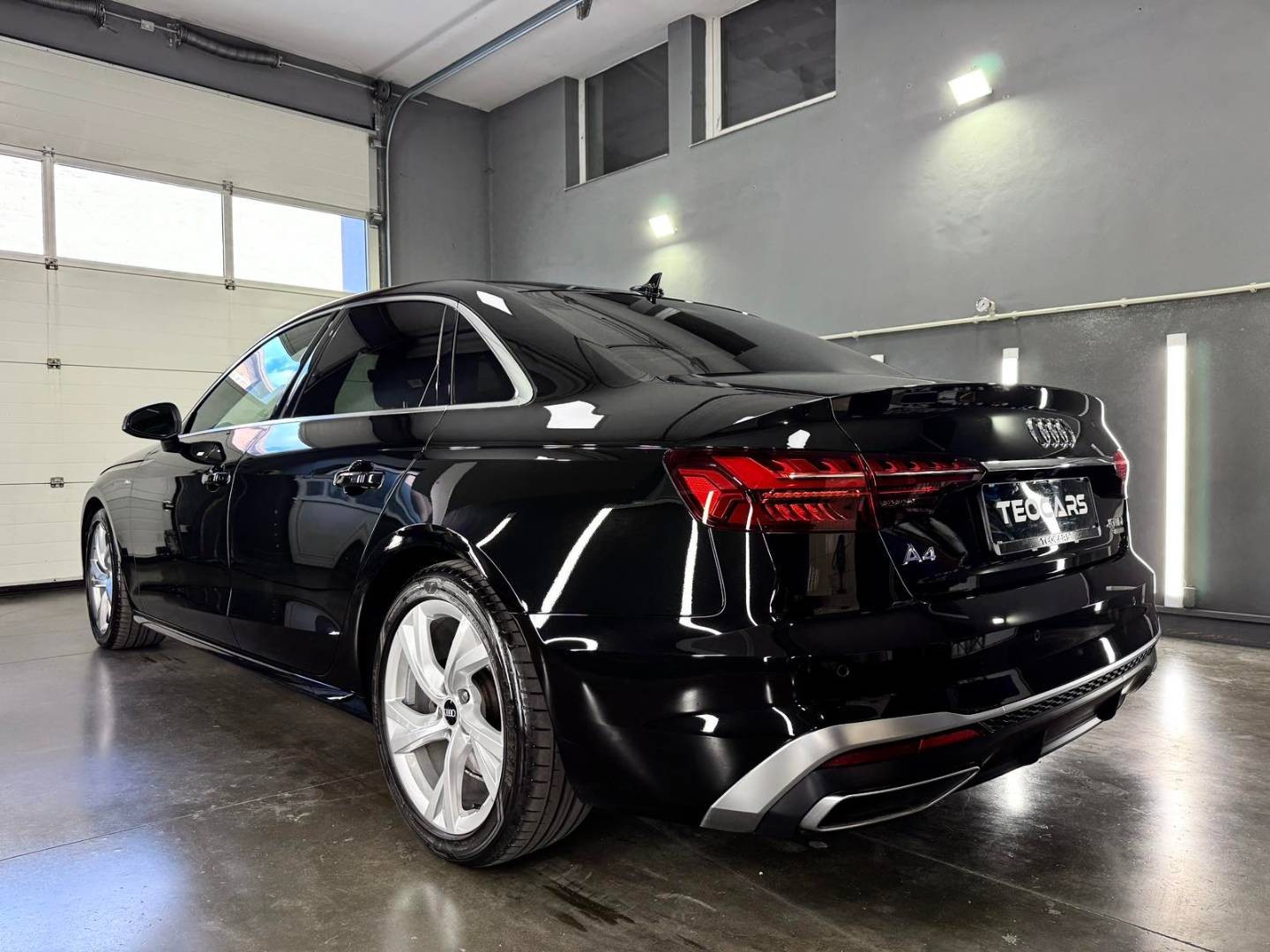 Audi A4 SEDAN 2.0 40 TDI S-LINE QUATTRO