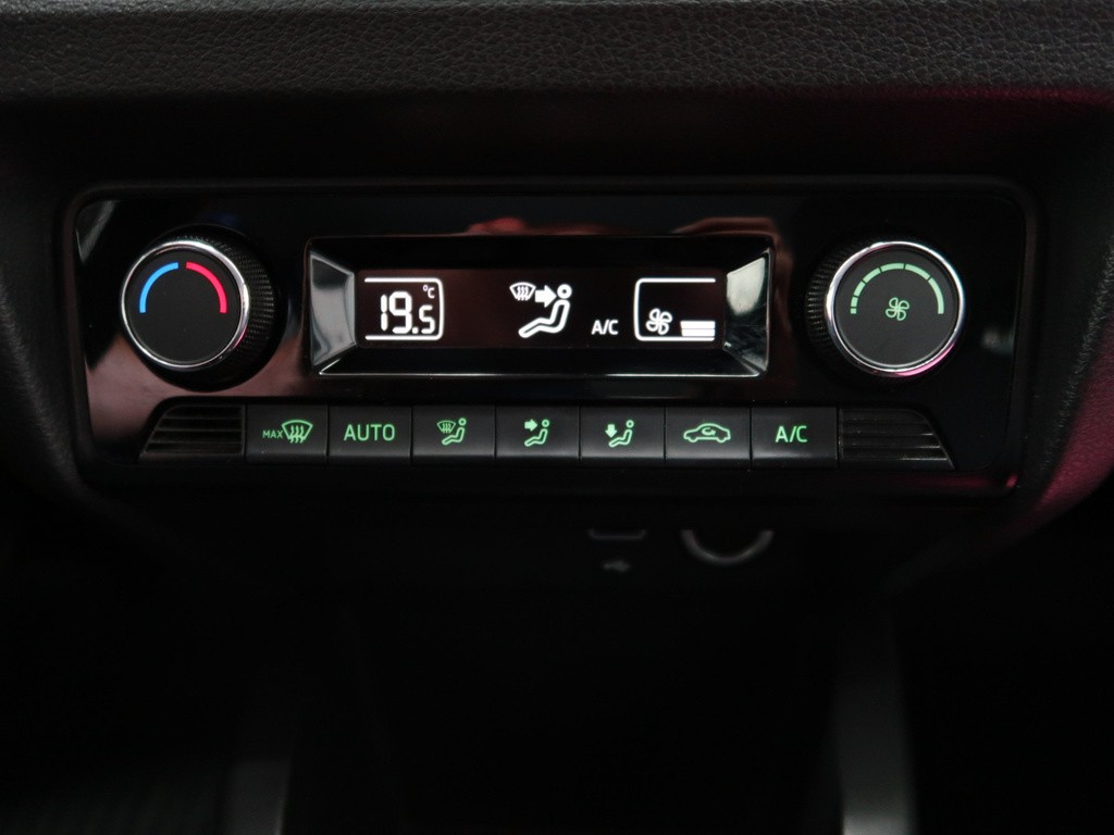 Skoda Fabia Ambition Plus 1.0 Tempomat, Park. senzory, senzor dažďa