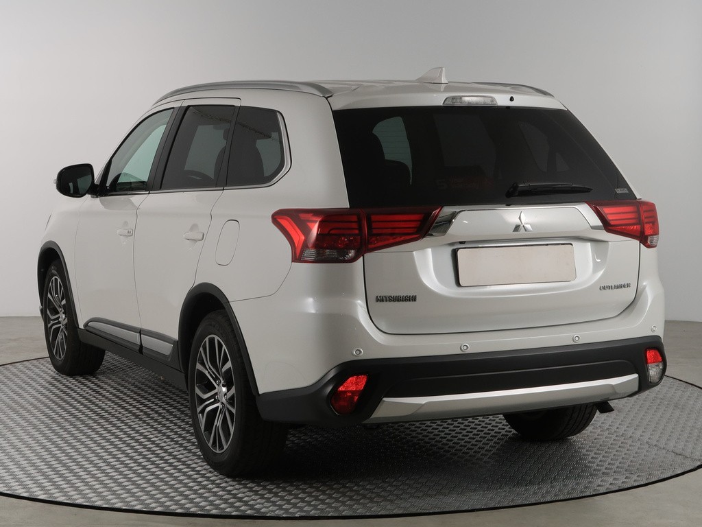 Mitsubishi Outlander Instyle 2.2 DI-D SK, 4X4, AUTOMAT, KOŽA NAVI, SERVIS