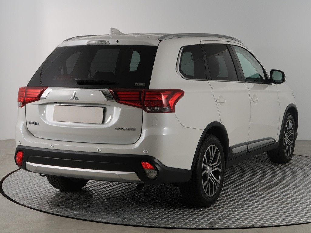 Mitsubishi Outlander Instyle 2.2 DI-D SK, 4X4, AUTOMAT, KOŽA NAVI, SERVIS