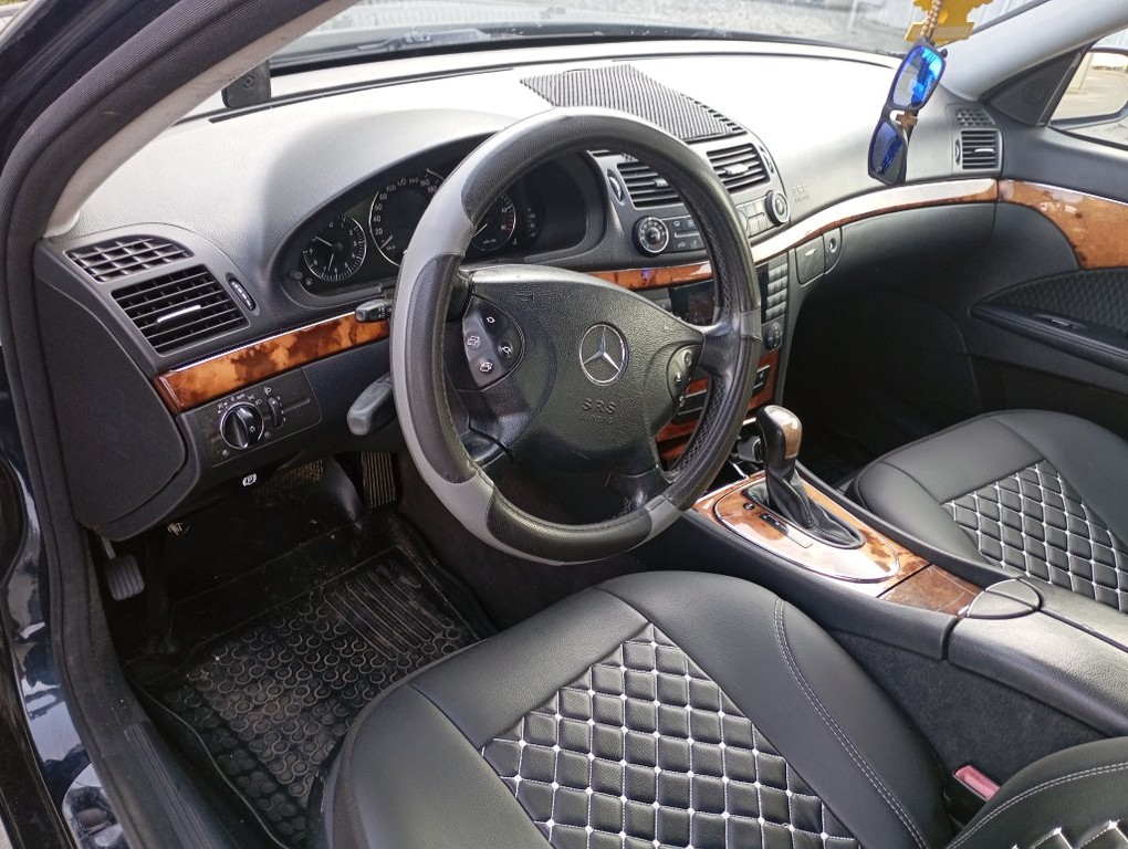 Predám Mercedes W211 ,,270cdi