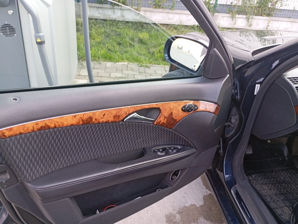 Predám Mercedes W211 ,,270cdi