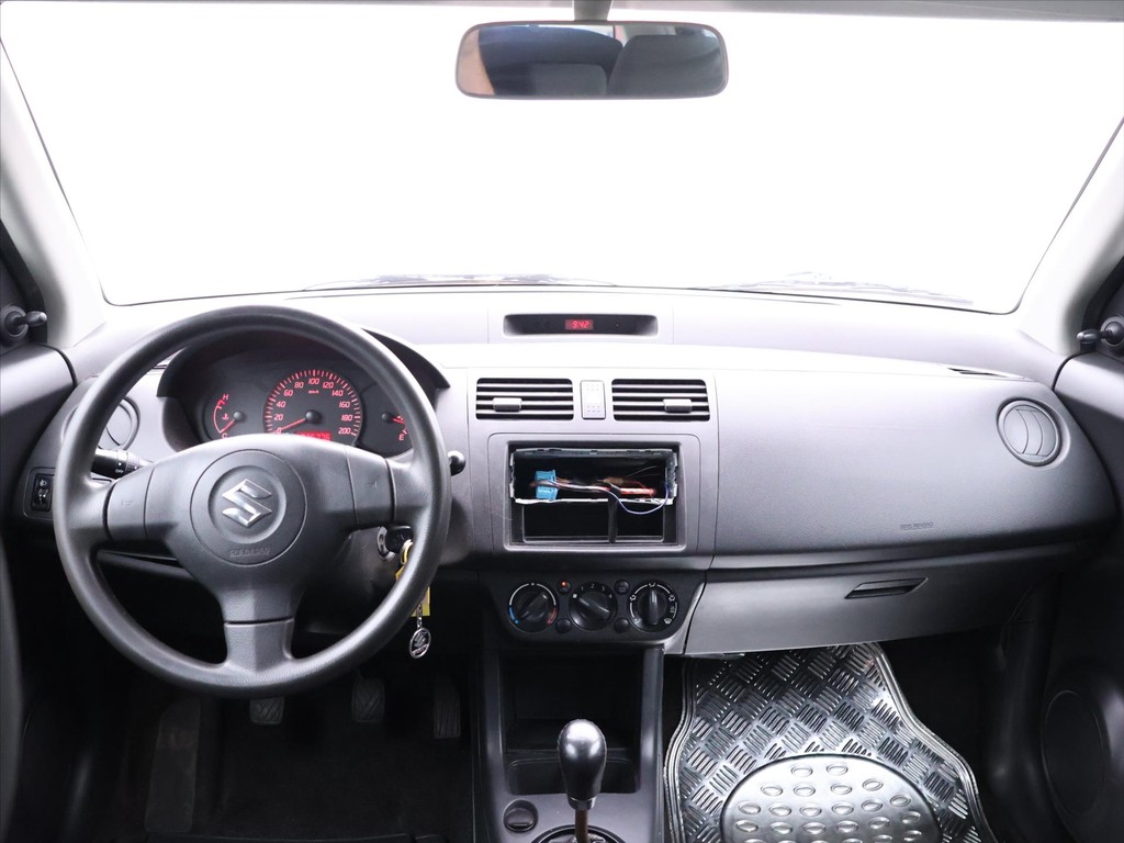 Suzuki Swift 1.3 i