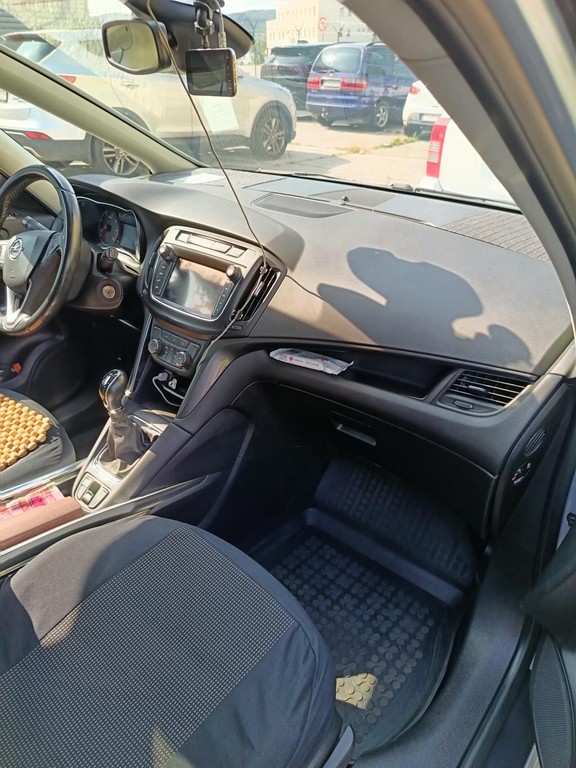 Opel Zafira Tourer Combi 99kw Manuál