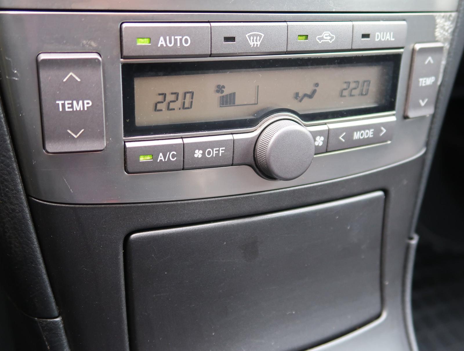 Toyota Avensis Combi 2.0 VVT-i, Base, Serv.kniha, po STK