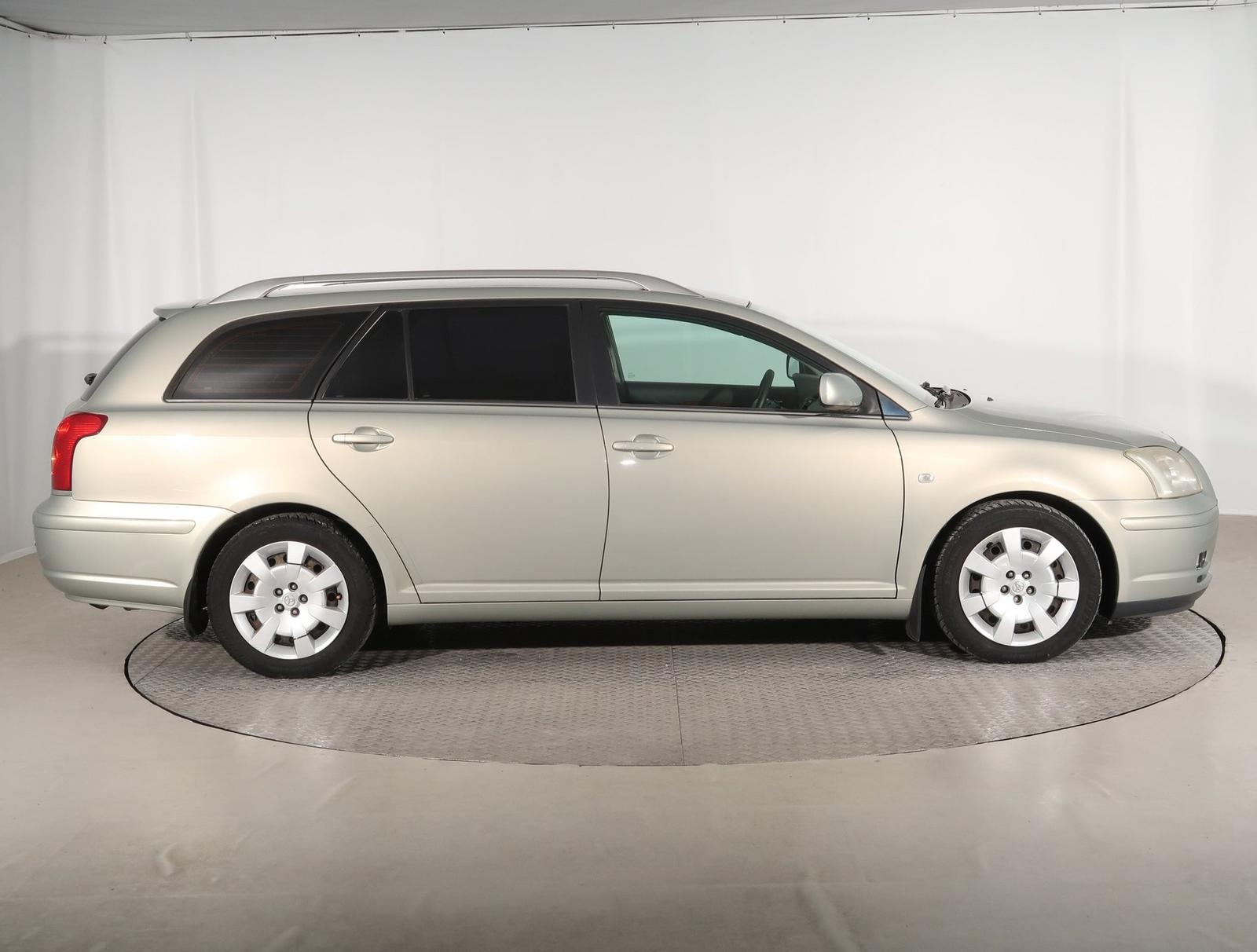 Toyota Avensis Combi 2.0 VVT-i, Base, Serv.kniha, po STK