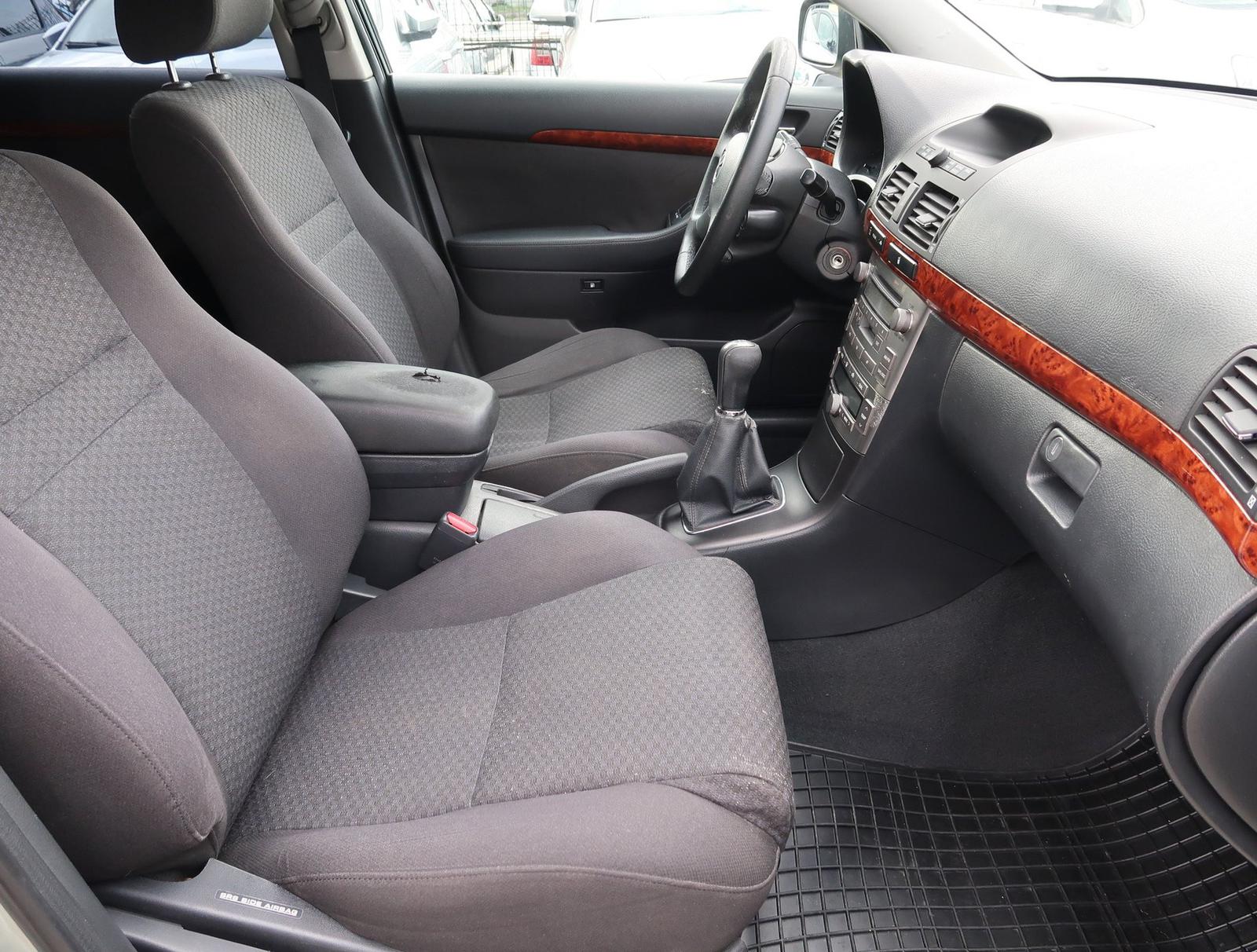 Toyota Avensis Combi 2.0 VVT-i, Base, Serv.kniha, po STK