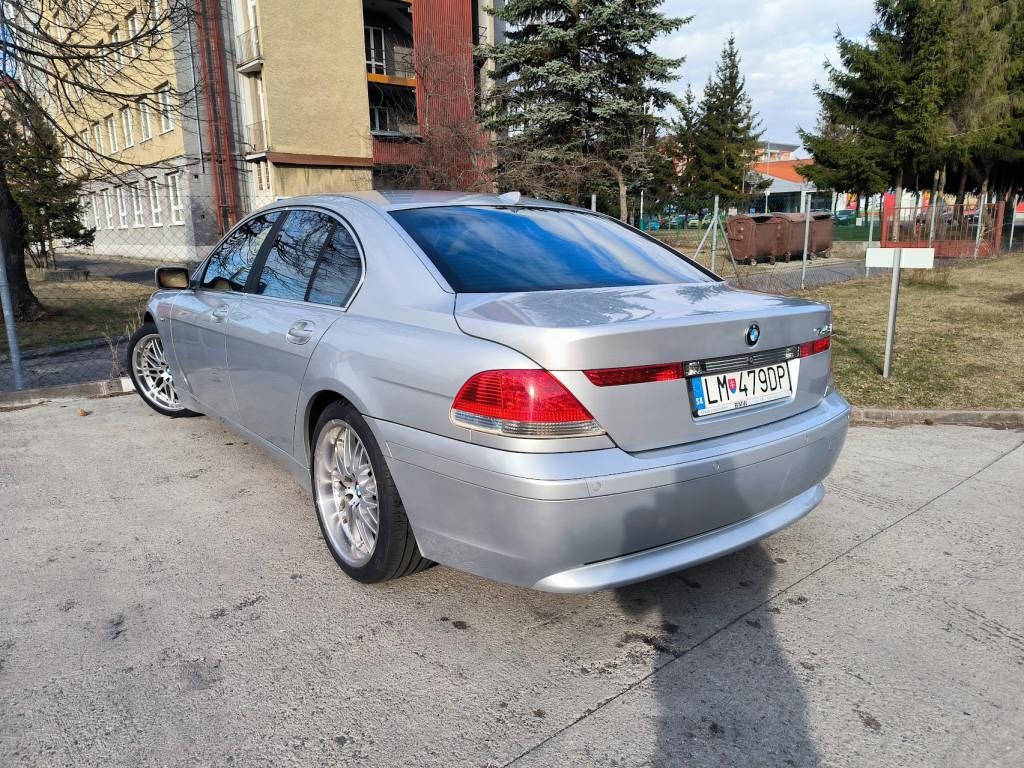 BMW rad 7 745 i A/T