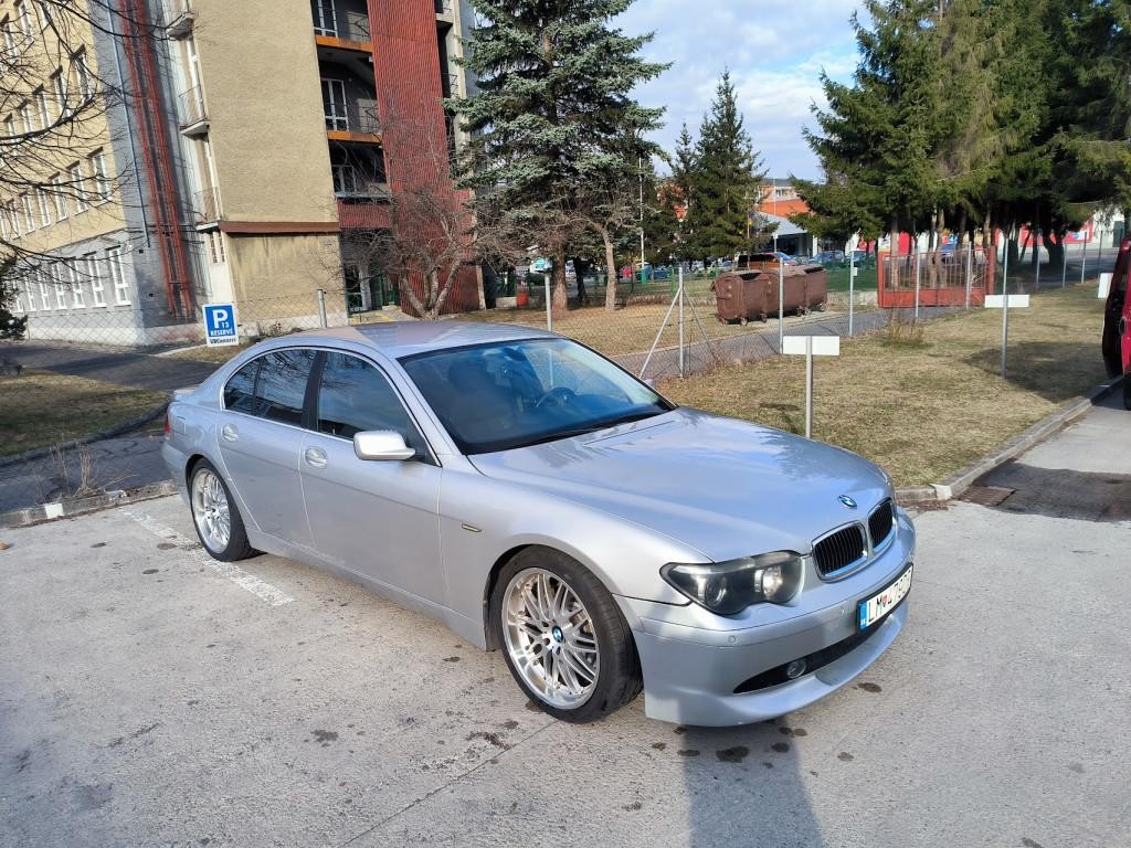 BMW rad 7 745 i A/T