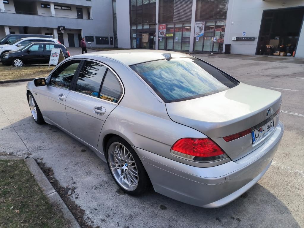 BMW rad 7 745 i A/T