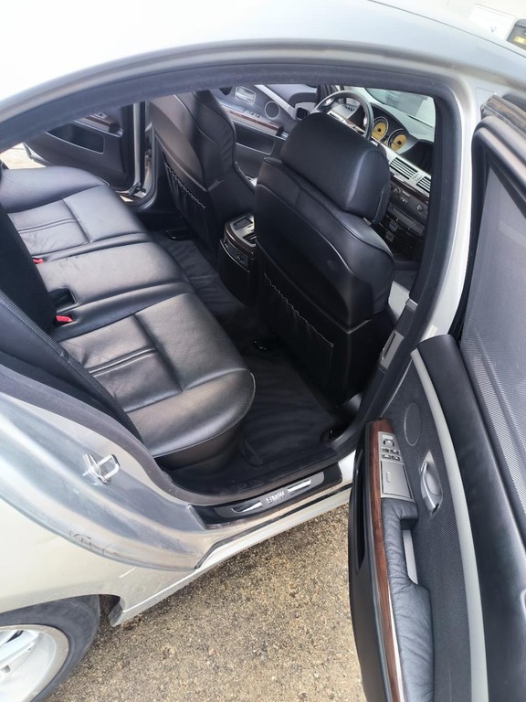 BMW rad 7 745 i A/T