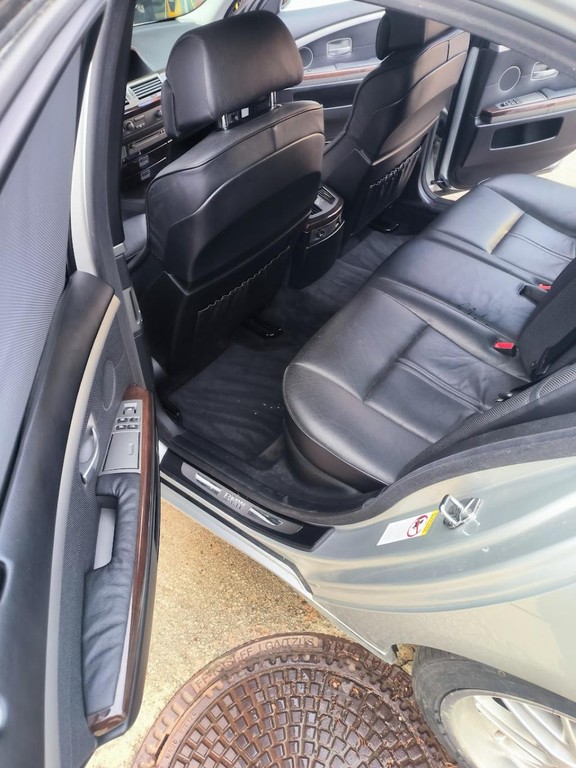 BMW rad 7 745 i A/T