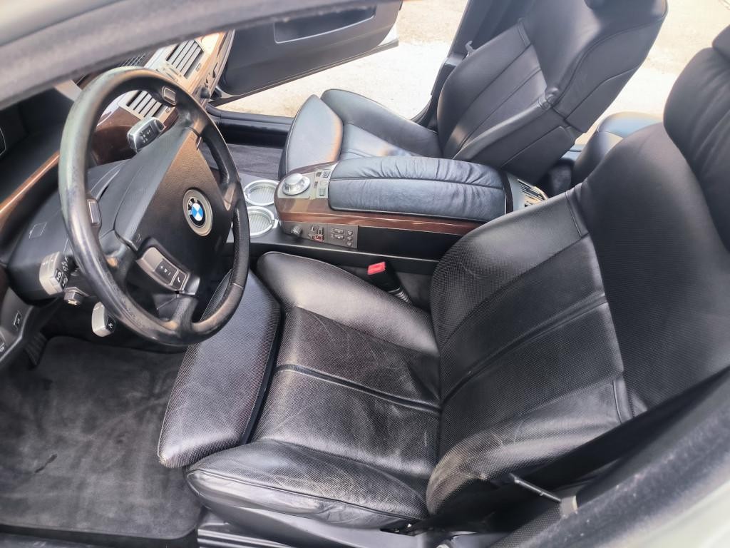 BMW rad 7 745 i A/T