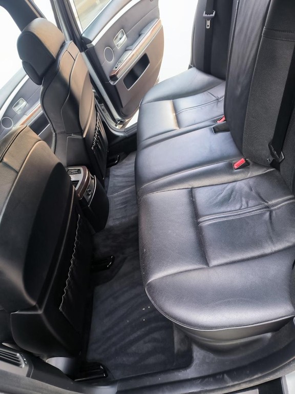 BMW rad 7 745 i A/T