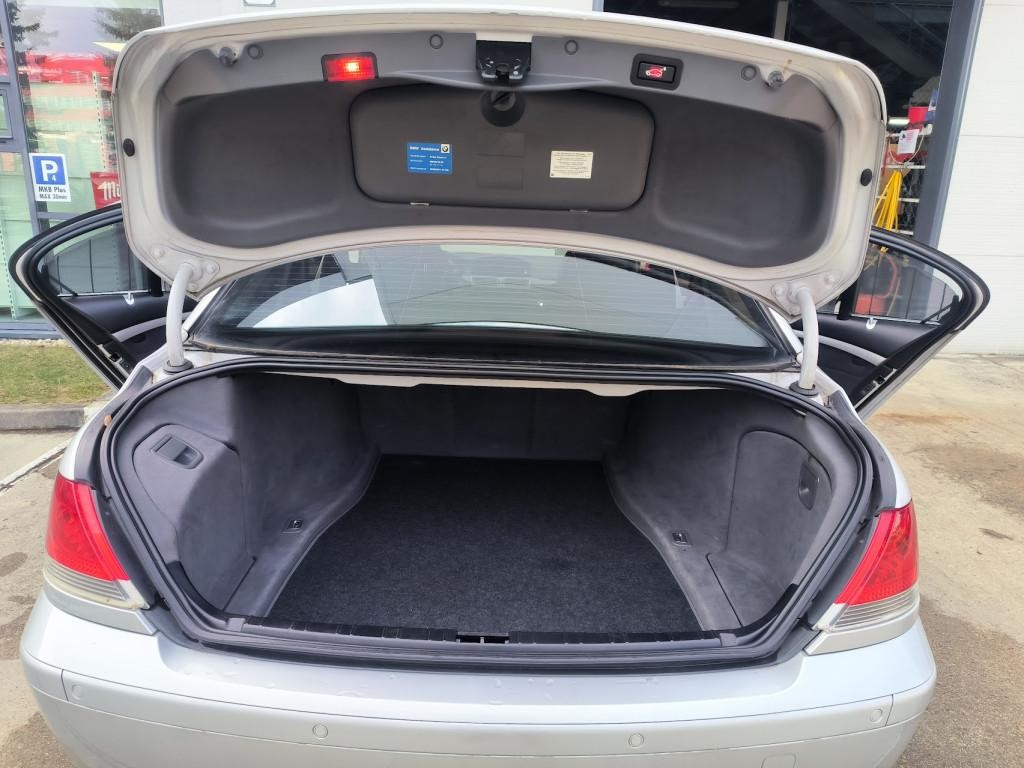 BMW rad 7 745 i A/T