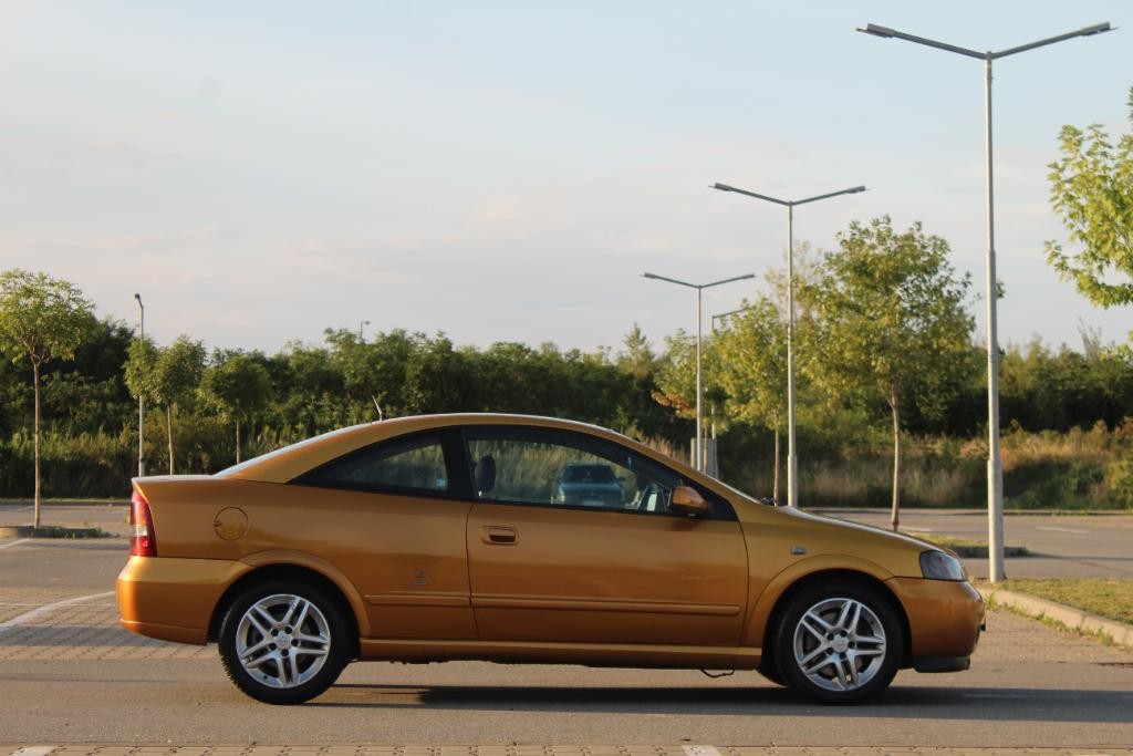 Opel Astra Coupé 2.0 Turbo Bertone