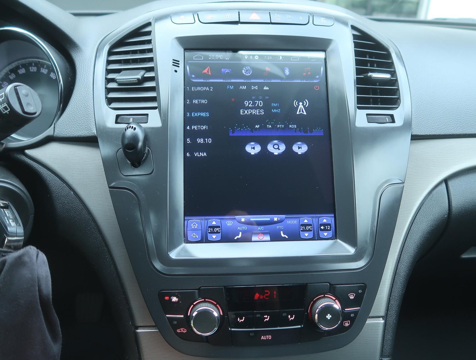 Opel Insignia 2.0 CDTI Serv.kniha, Navigácia, Klíma