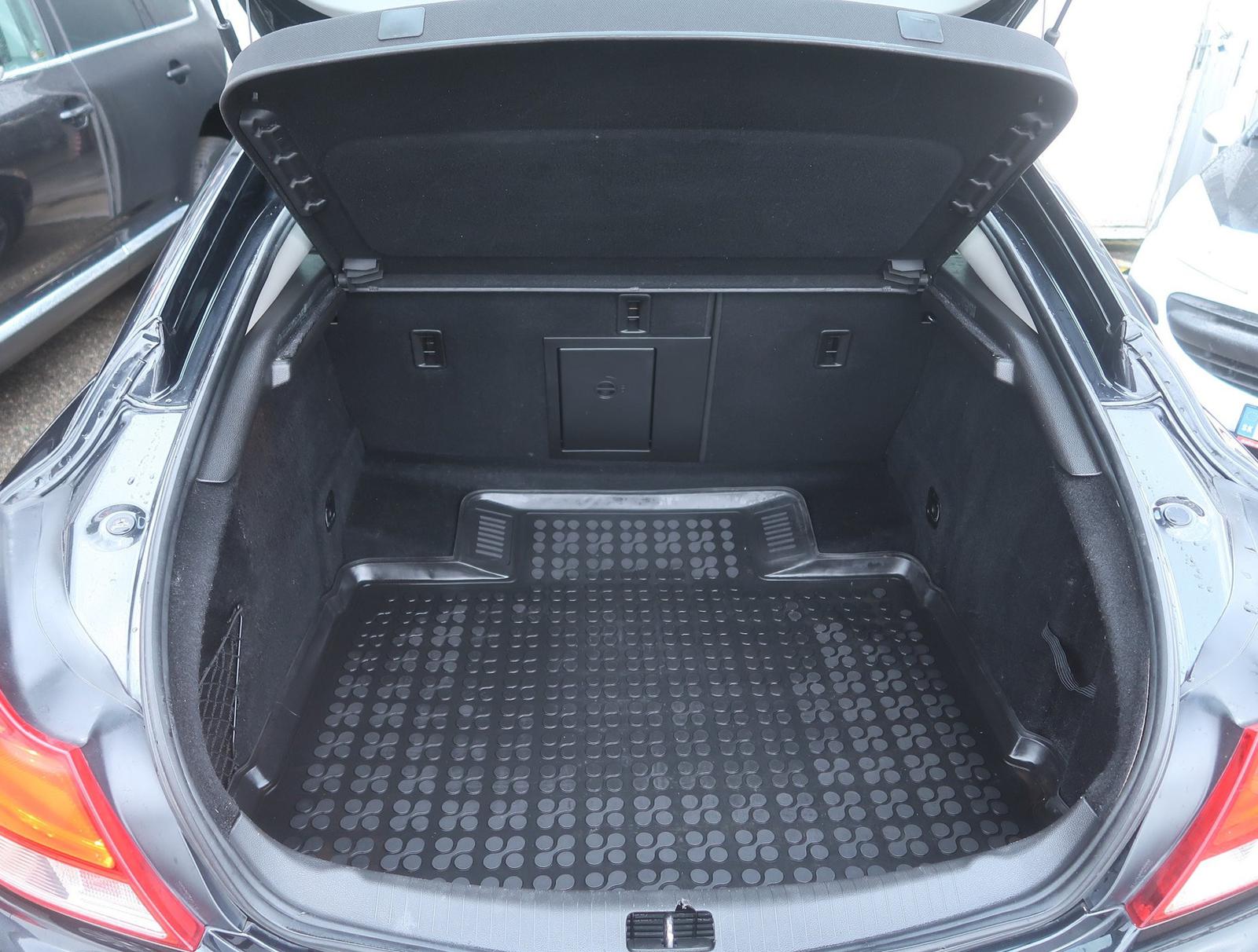 Opel Insignia 2.0 CDTI Serv.kniha, Navigácia, Klíma