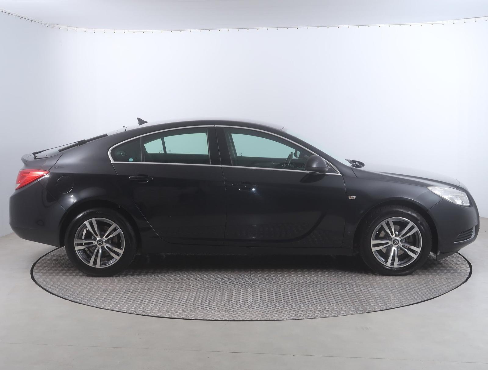 Opel Insignia 2.0 CDTI Serv.kniha, Navigácia, Klíma