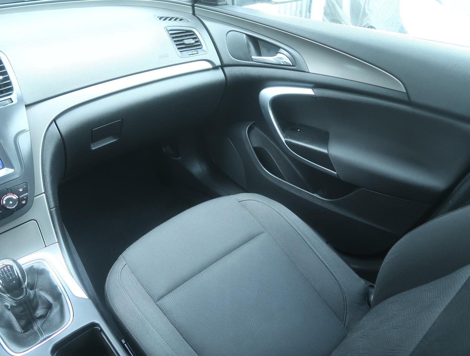 Opel Insignia 2.0 CDTI Serv.kniha, Navigácia, Klíma