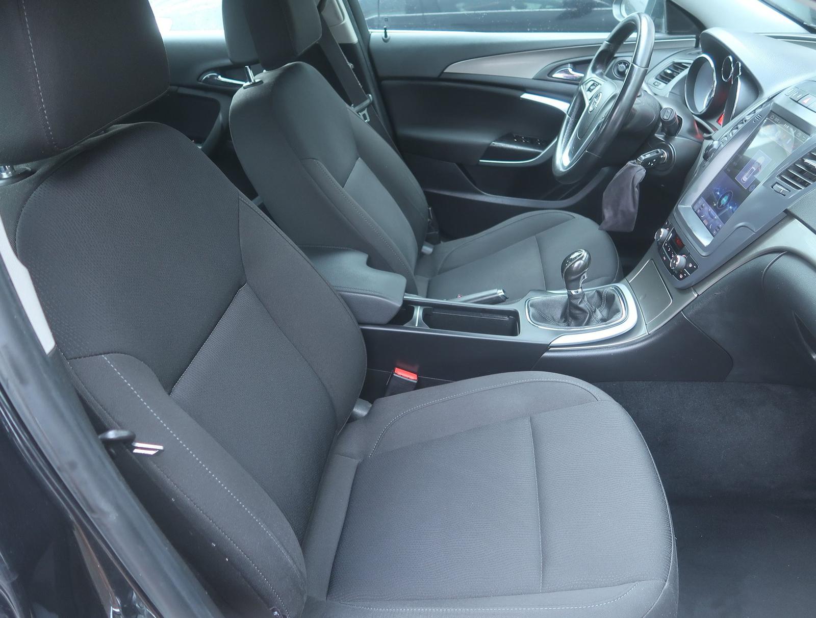 Opel Insignia 2.0 CDTI Serv.kniha, Navigácia, Klíma