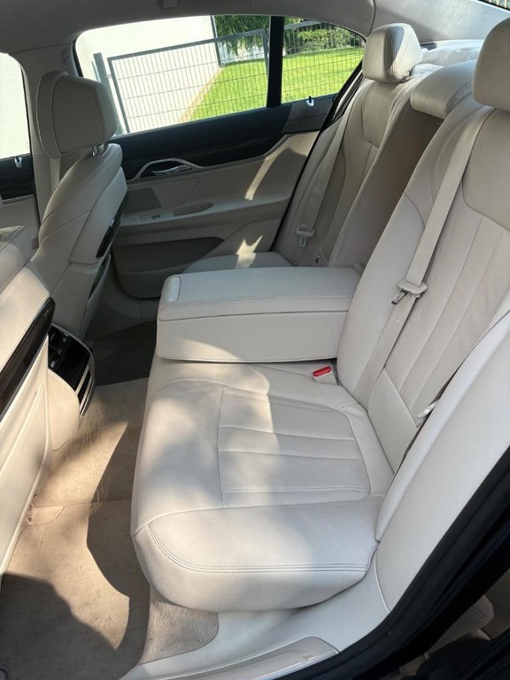 BMW rad 7 730d xDrive A/T